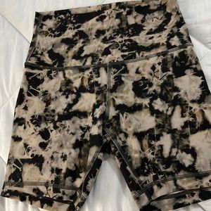 LULULEMON  women Short 6”